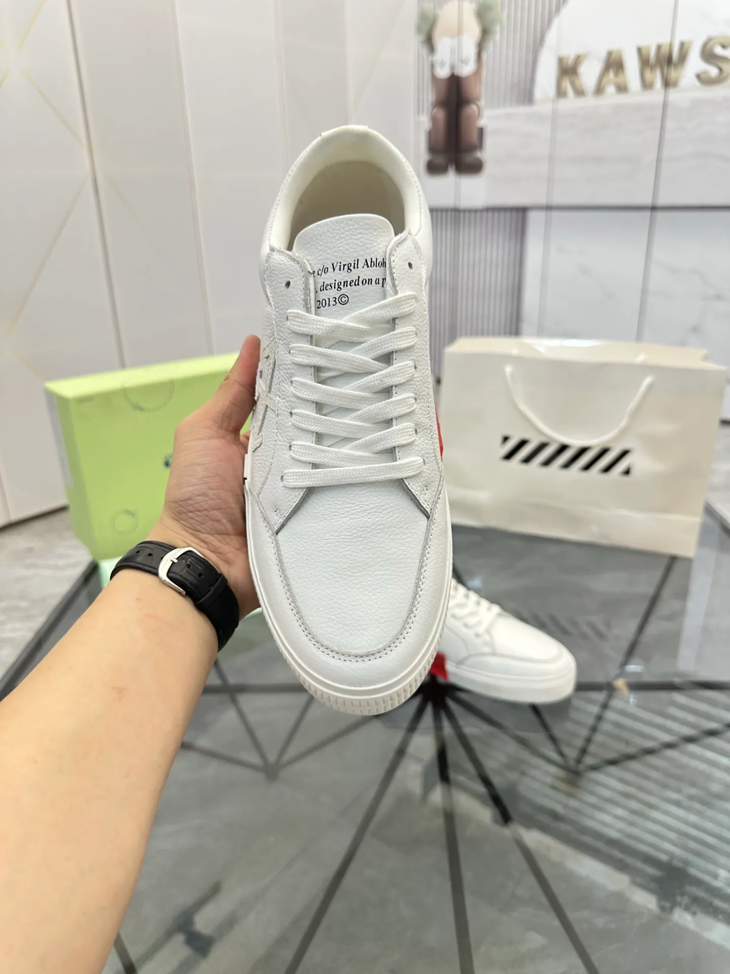 Selling men's shoes 💰: 💰P440¥ Product trademark: OFF WHITE *"OFF WHITE*" low-top casual shoes Regular size: 35-45 (can be customized to 46) Couple style Product material: imported cowhide upper, breathable lining, original outsole. No.: H203